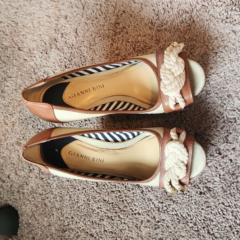 Gianni Bini Wedge sandals
